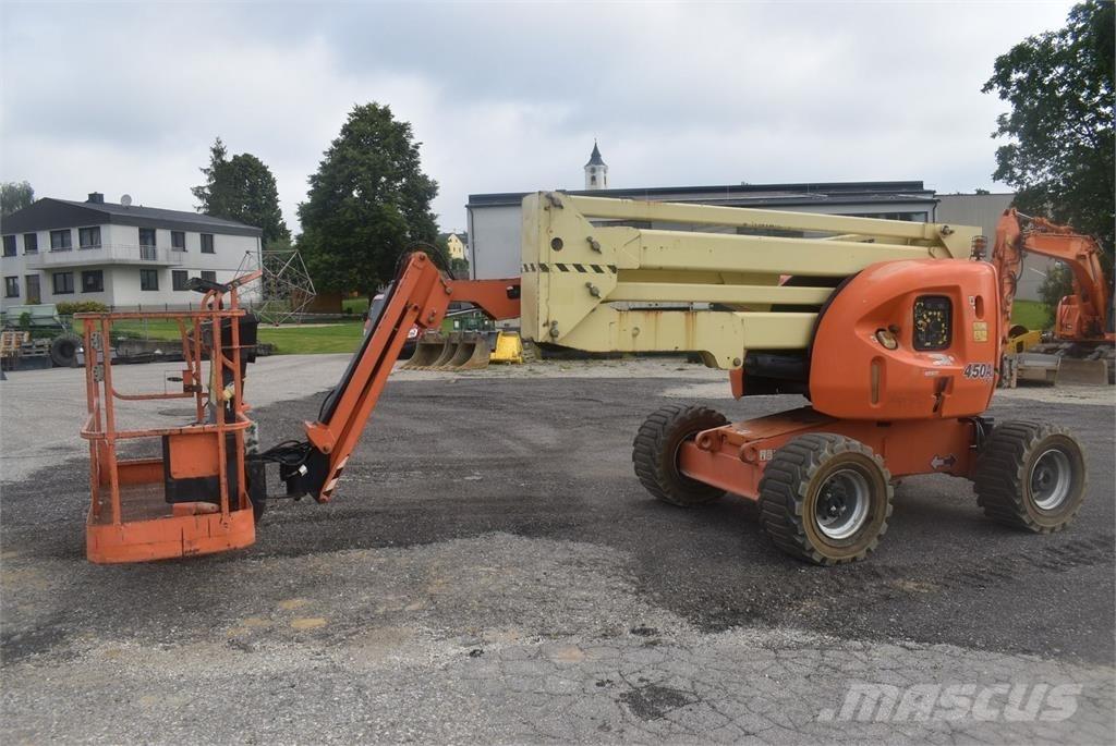 JLG 450AJ Iseliikuvad poomtõstukid