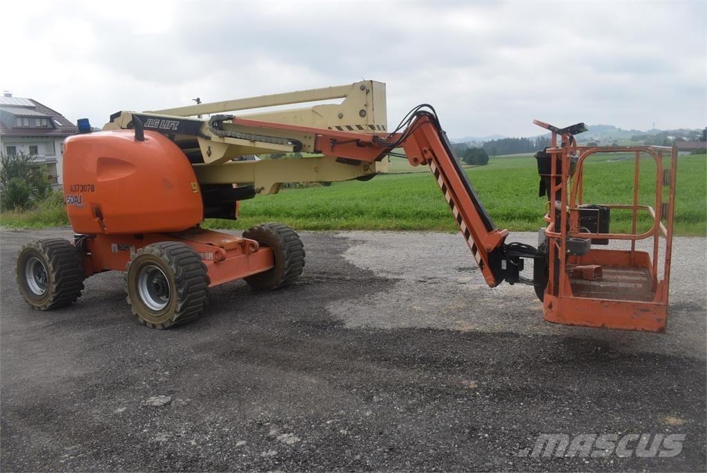 JLG 450AJ Iseliikuvad poomtõstukid