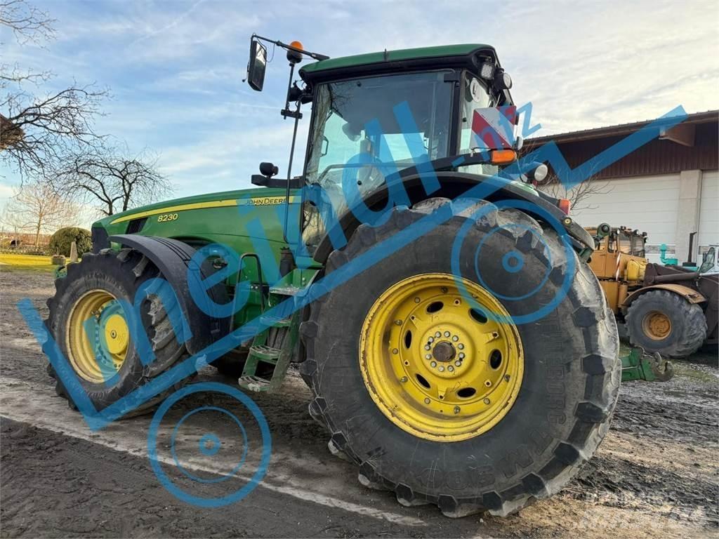 John Deere 8230 Traktorid