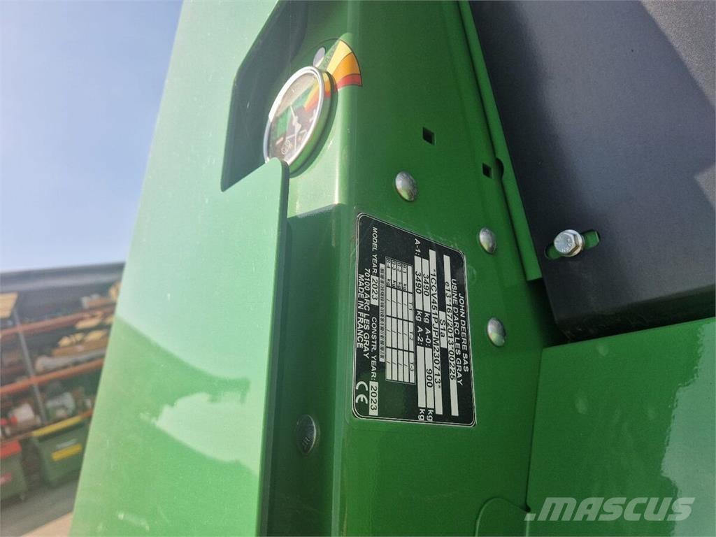 John Deere V451M Ruloonpressid