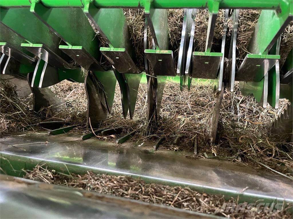 John Deere V451R Ruloonpressid