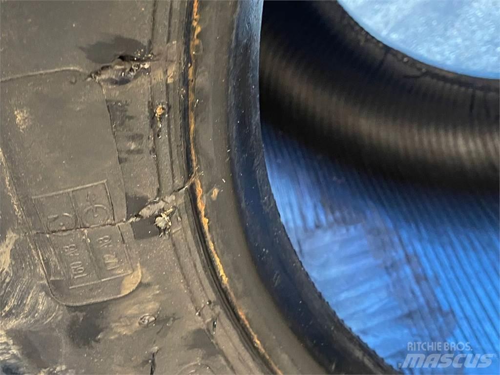 Mitas 600/40-22.5 Rehvid, rattad ja veljed