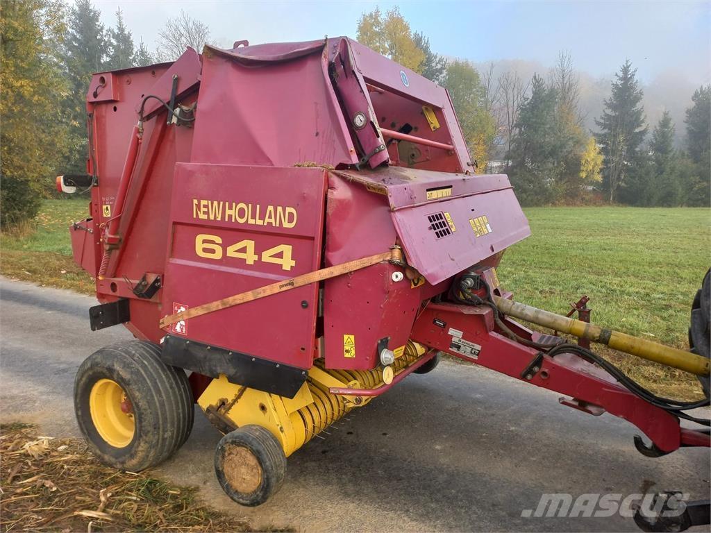 New Holland 644 Ruloonpressid