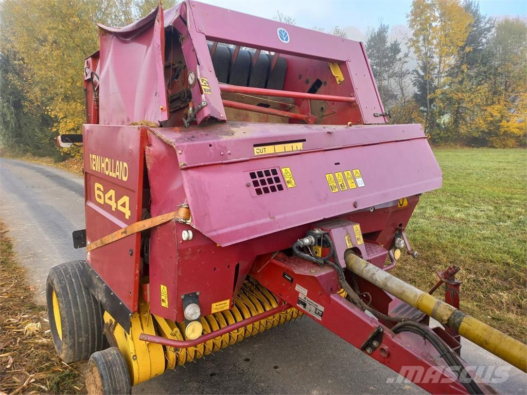 New Holland 644 Ruloonpressid