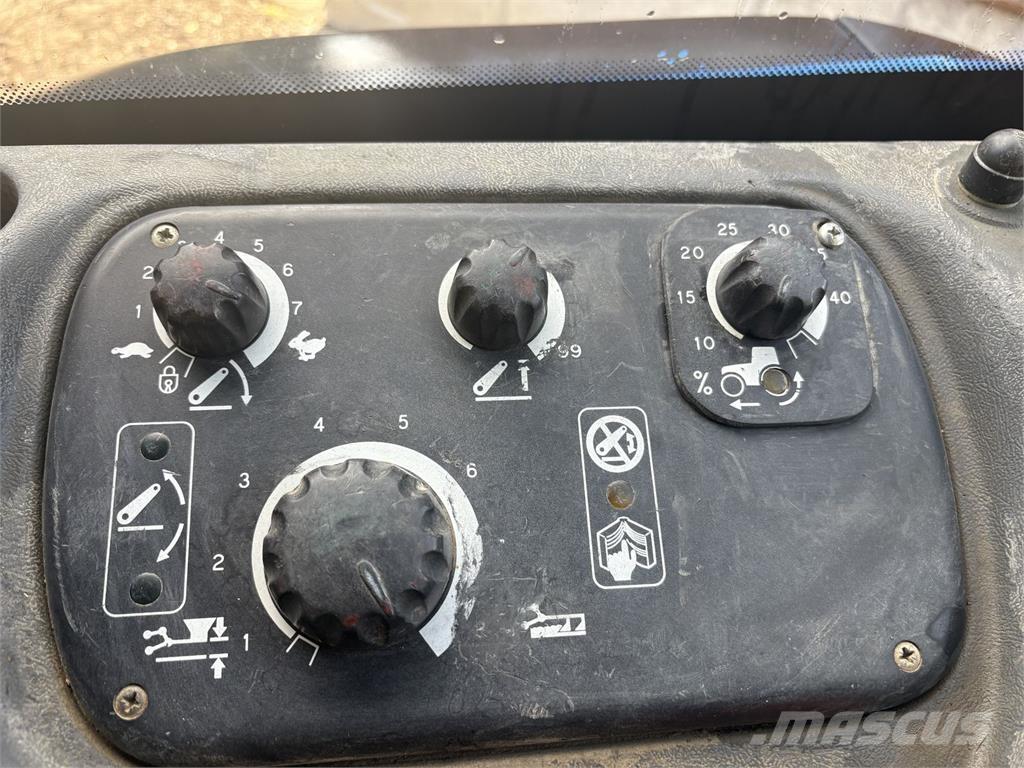 New Holland TS115 Traktorid