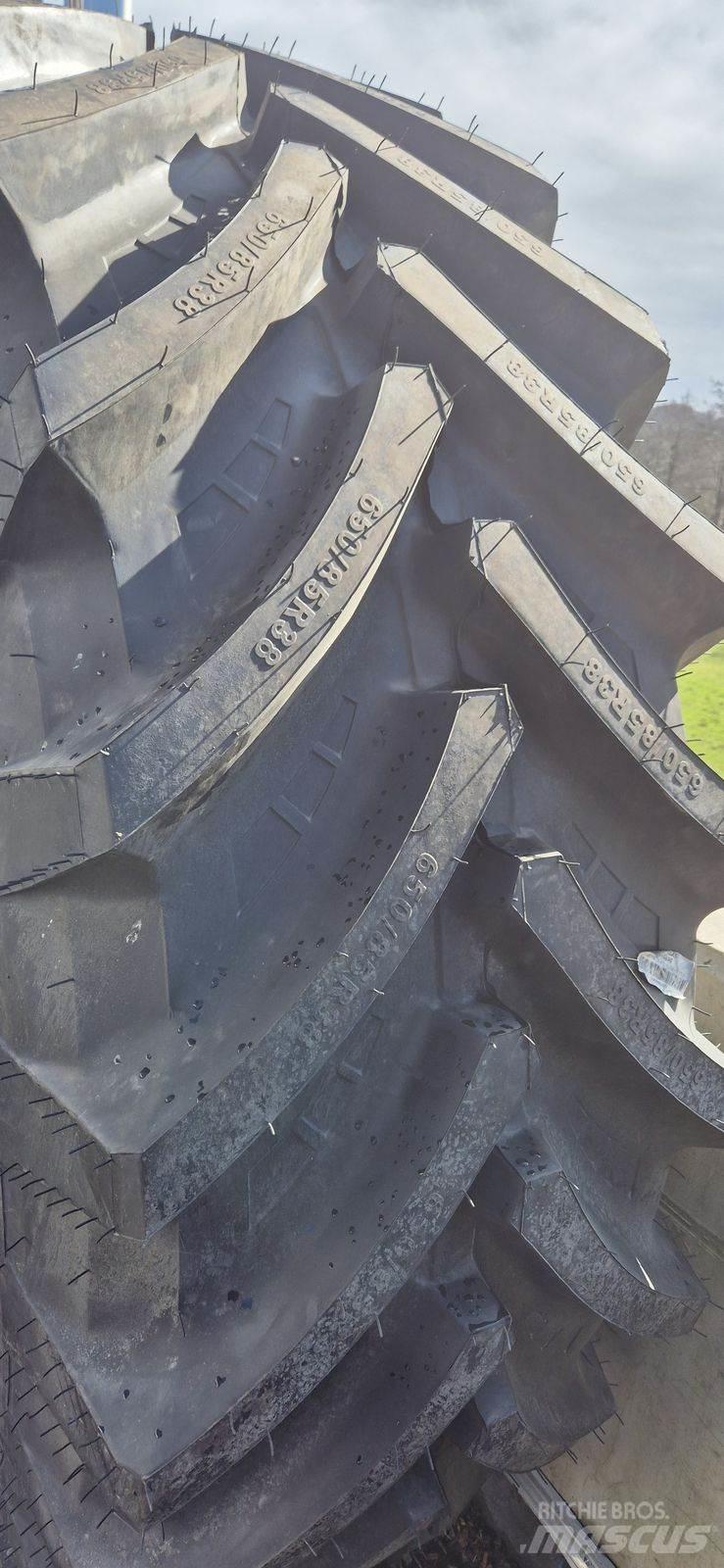 Petlas 650/85 R38 Rehvid, rattad ja veljed
