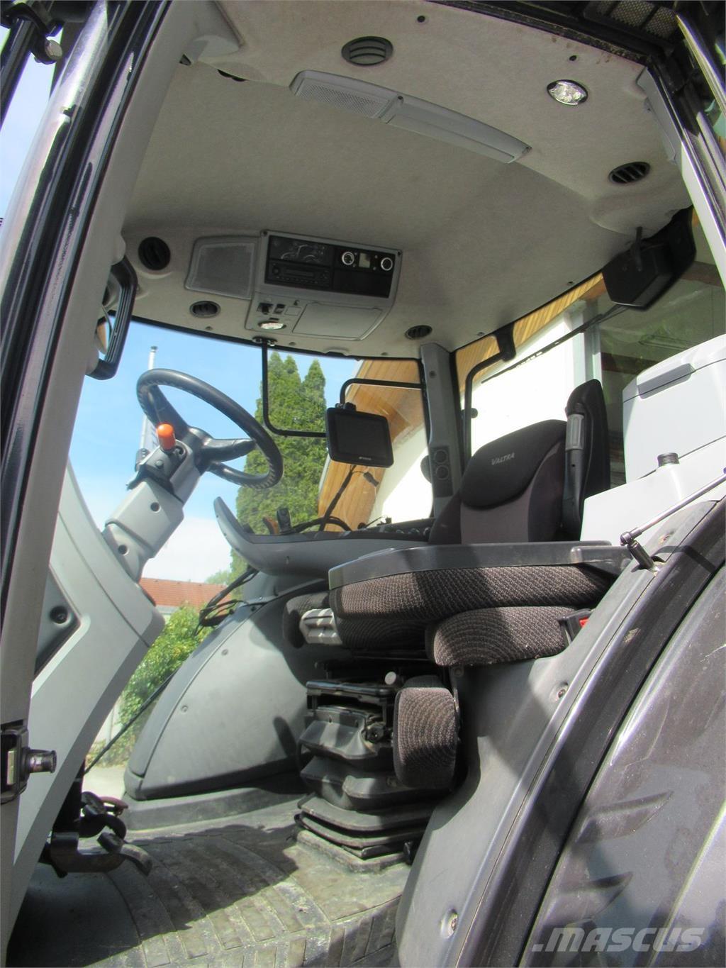 Valtra T 214D Traktorid