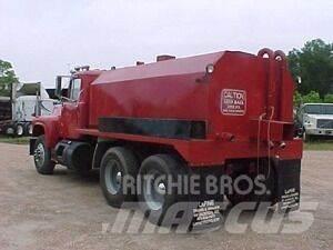 Mack R690ST Veepaagiga autod