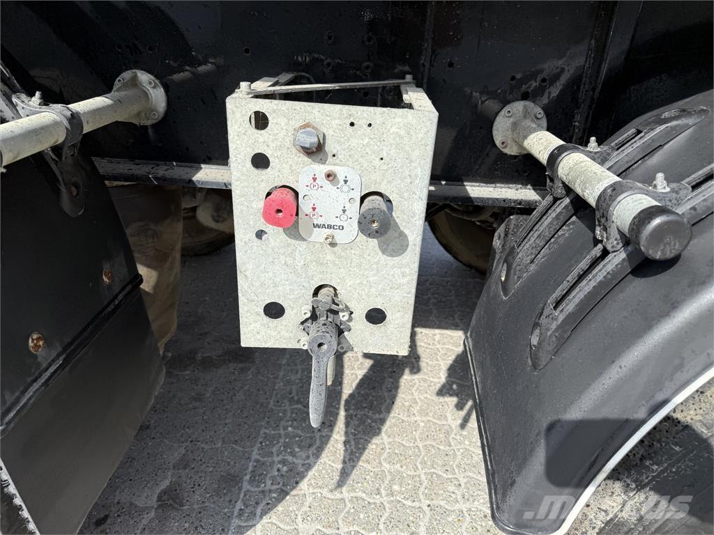 Kel-Berg T220V 23 m³ Kallur-poolhaagised