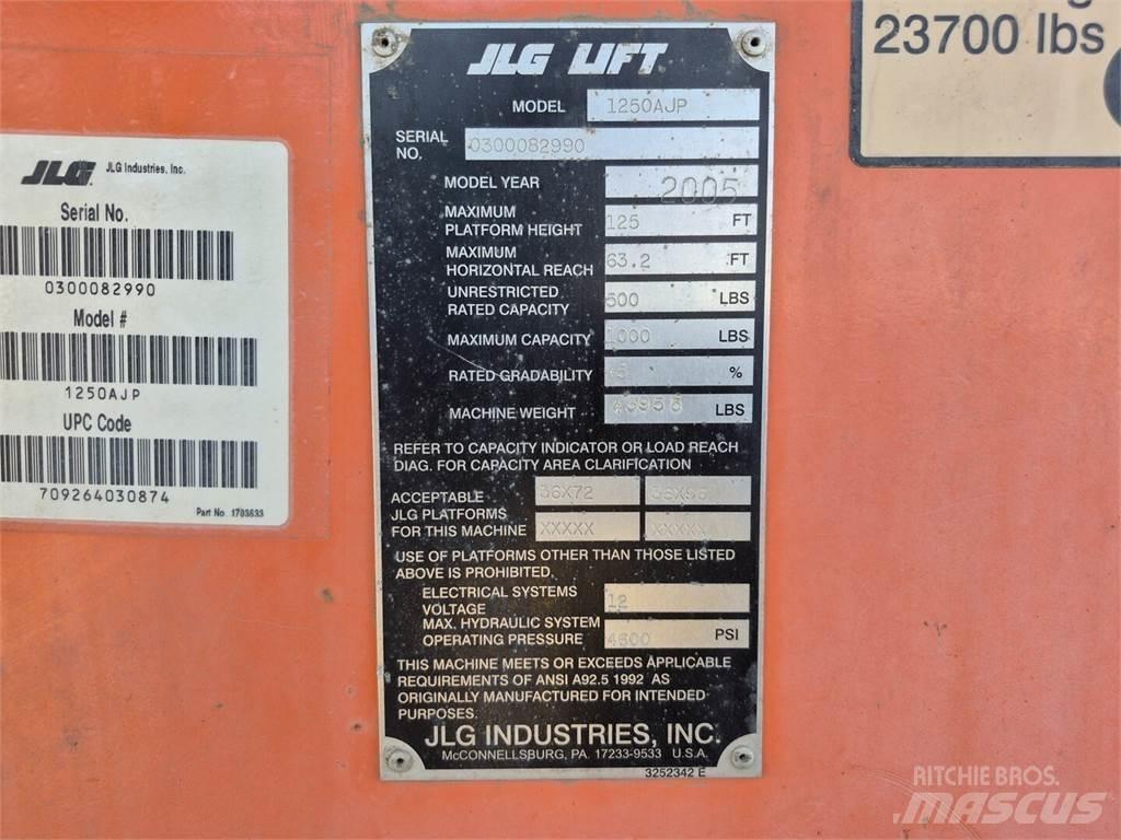 JLG 1250AJP Iseliikuvad poomtõstukid