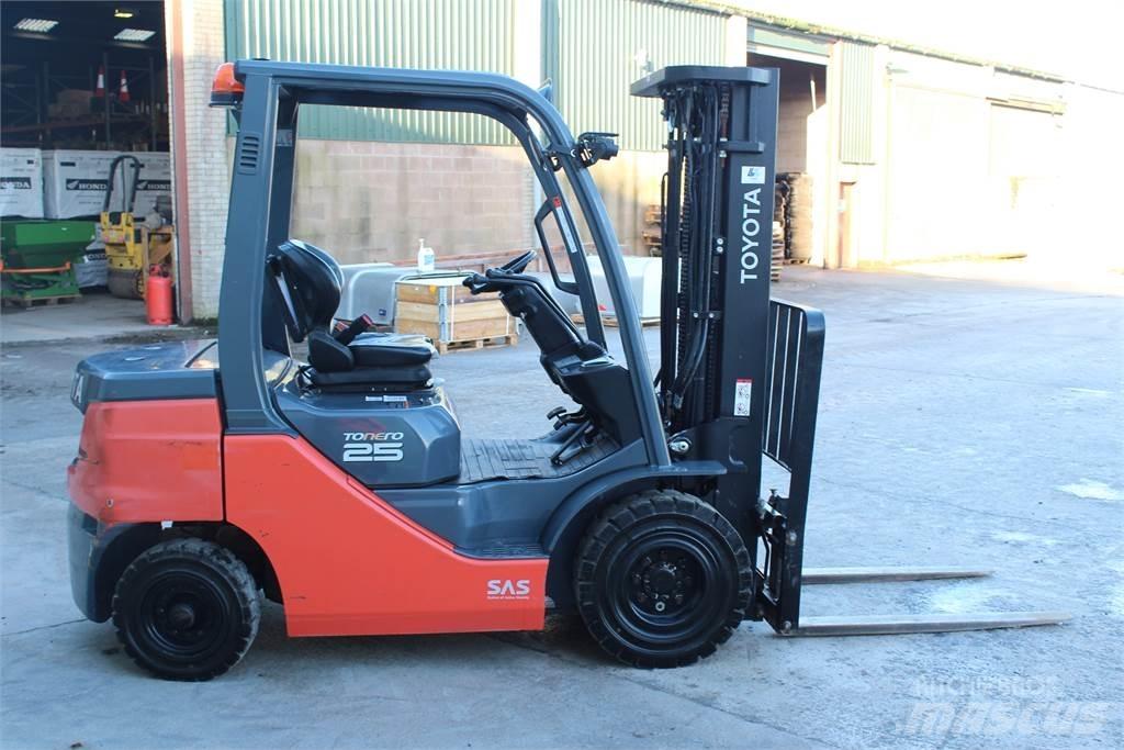 Toyota Tonero 2.5T Kahveltõstukid - muud