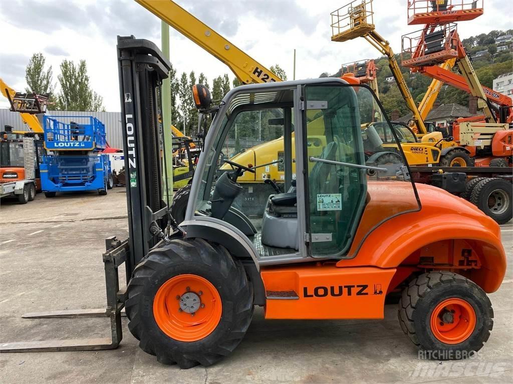 Ausa C300H Maastikutõstukid