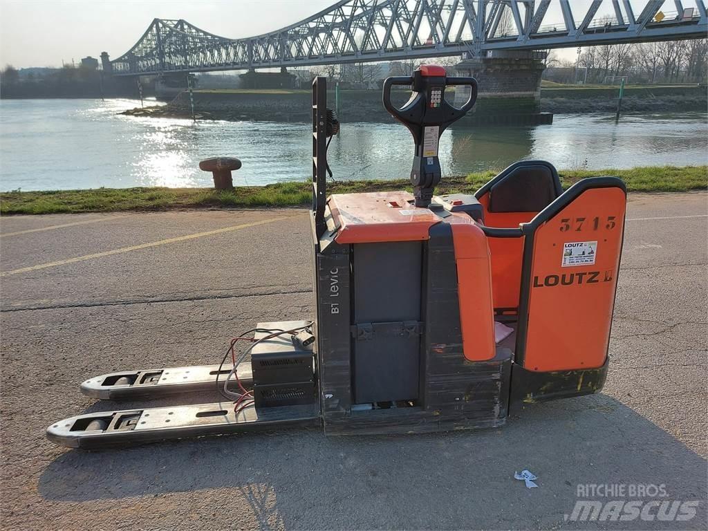 BT LPE240 Platvormiga virnastajad