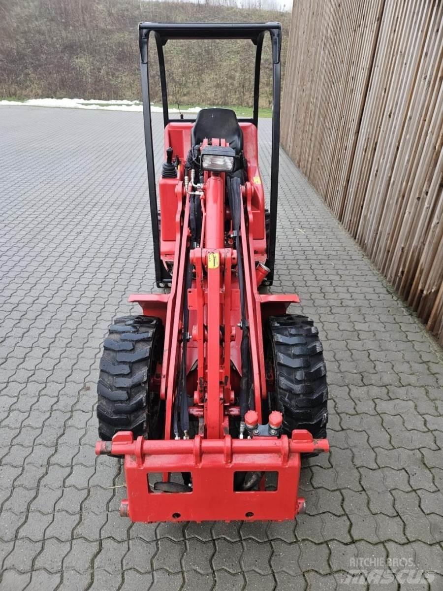 Schäffer 2428 SLT Väikelaadurid