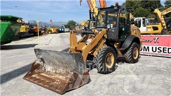 CASE 221F 4x4 Rataslaadurid