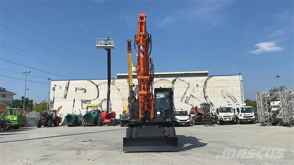 Hitachi ZX220W-7 Ratasekskavaatorid