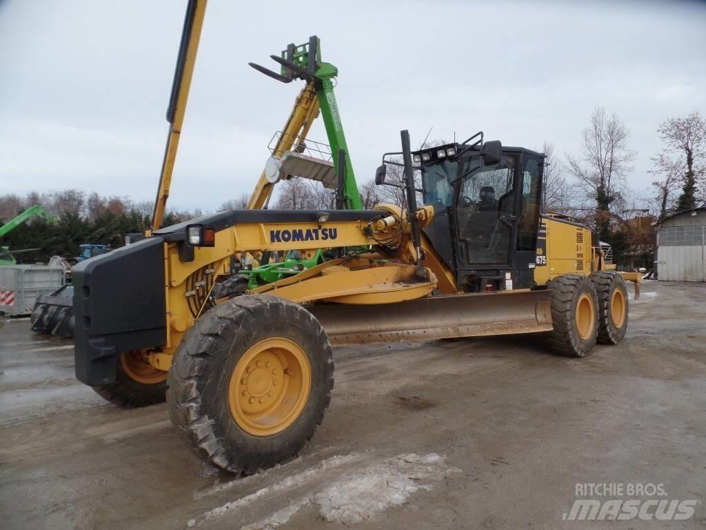 Komatsu GD675-5 Buldooserid