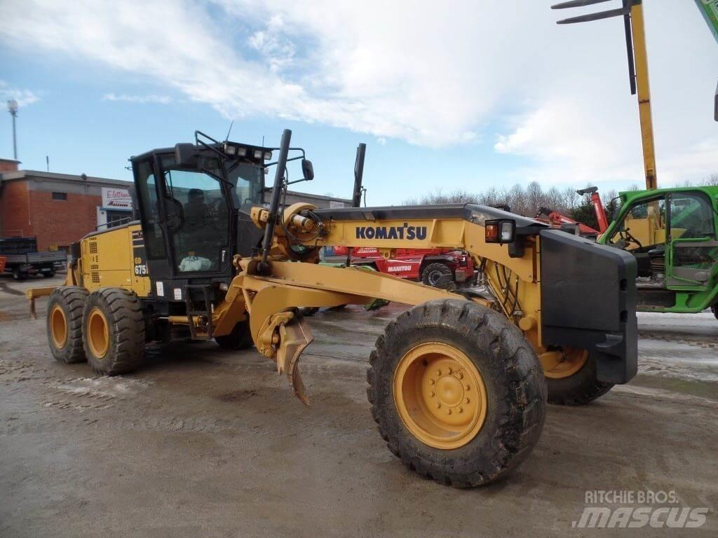 Komatsu GD675-5 Buldooserid