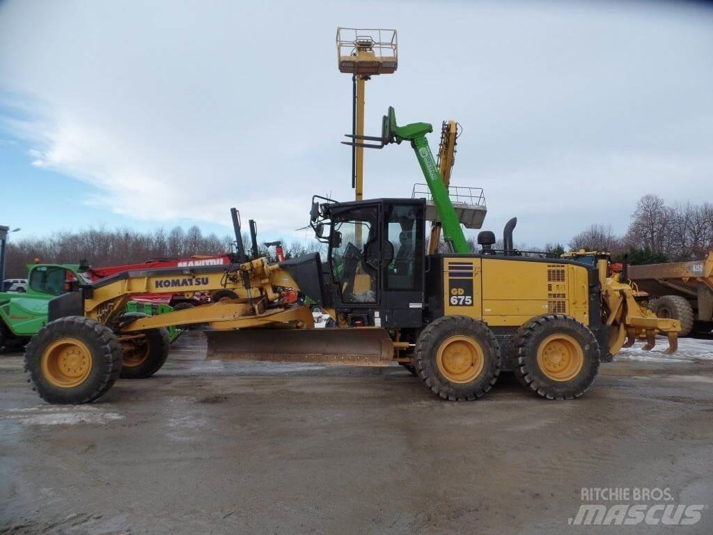 Komatsu GD675-5 Buldooserid