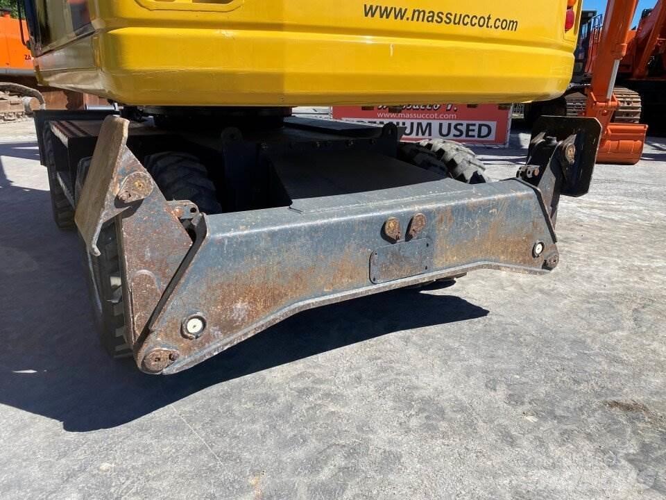 Komatsu PW200 7K Ratasekskavaatorid