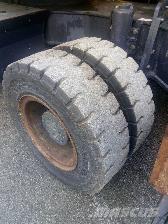 Komatsu PW220-MH Ratasekskavaatorid