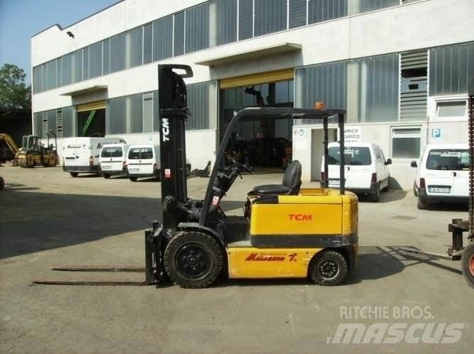 TCM VM400 FB30 Elektritõstukid