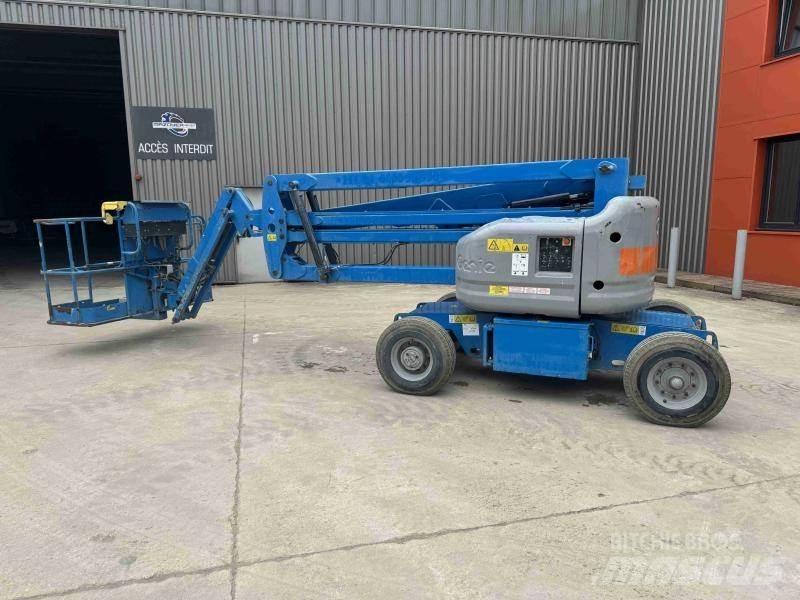 Genie Z45/25 Iseliikuvad poomtõstukid