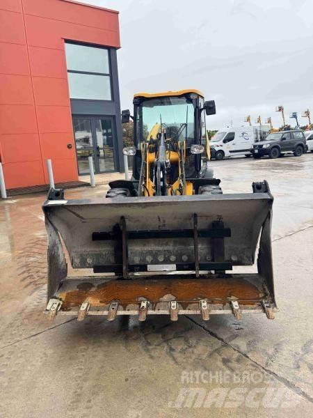 JCB 406 Rataslaadurid