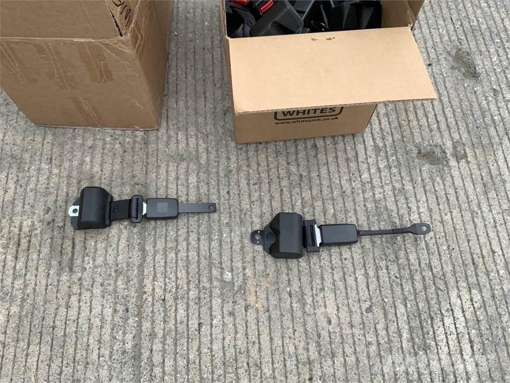 2 Boxes Of Seat Belts Muud põllumajandusmasinad