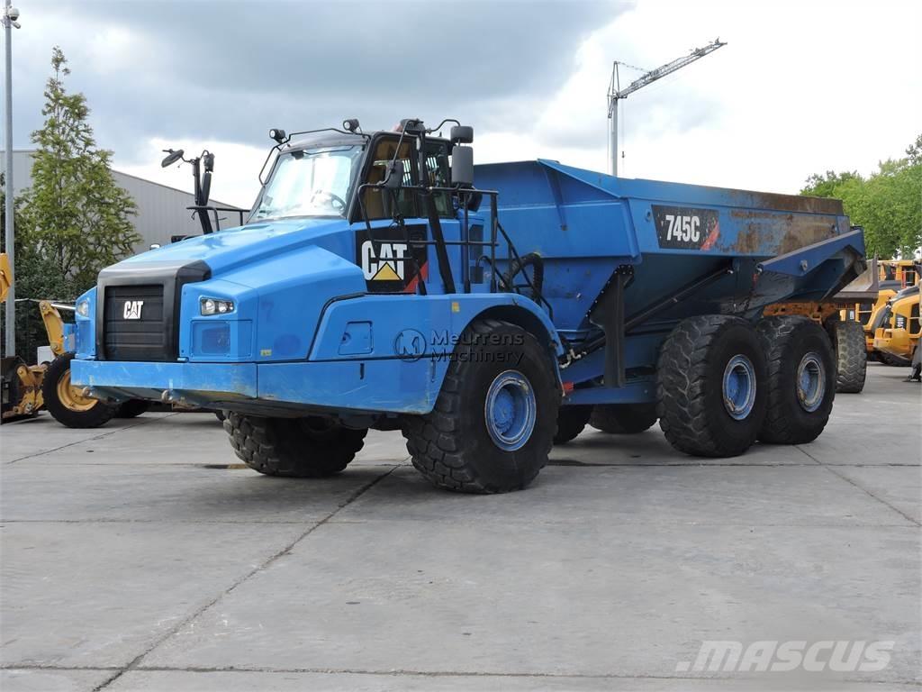 CAT 745C TAILGATE Liigendraamiga pinnaseveokid
