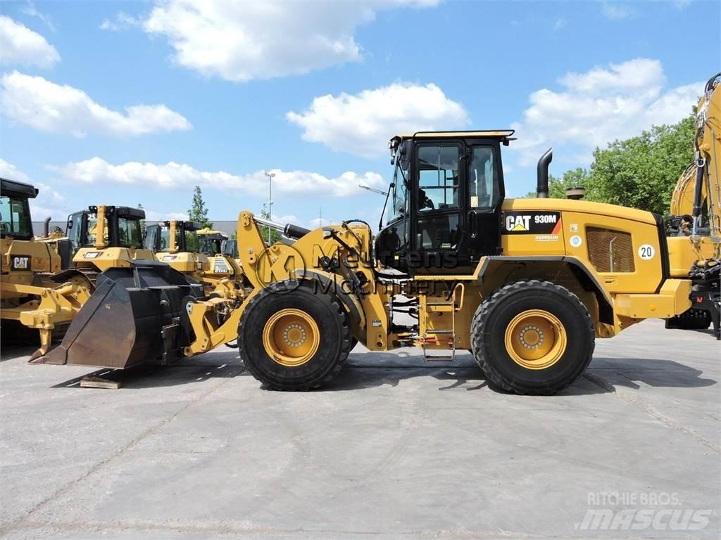 CAT 930M Rataslaadurid