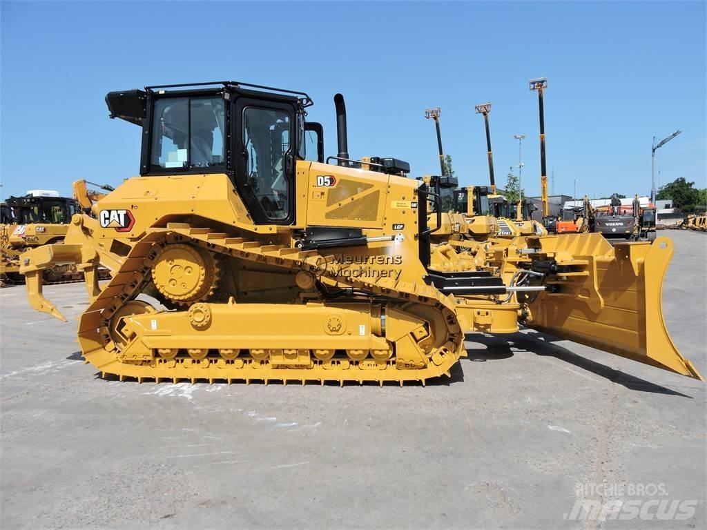 CAT D5 Buldooserid