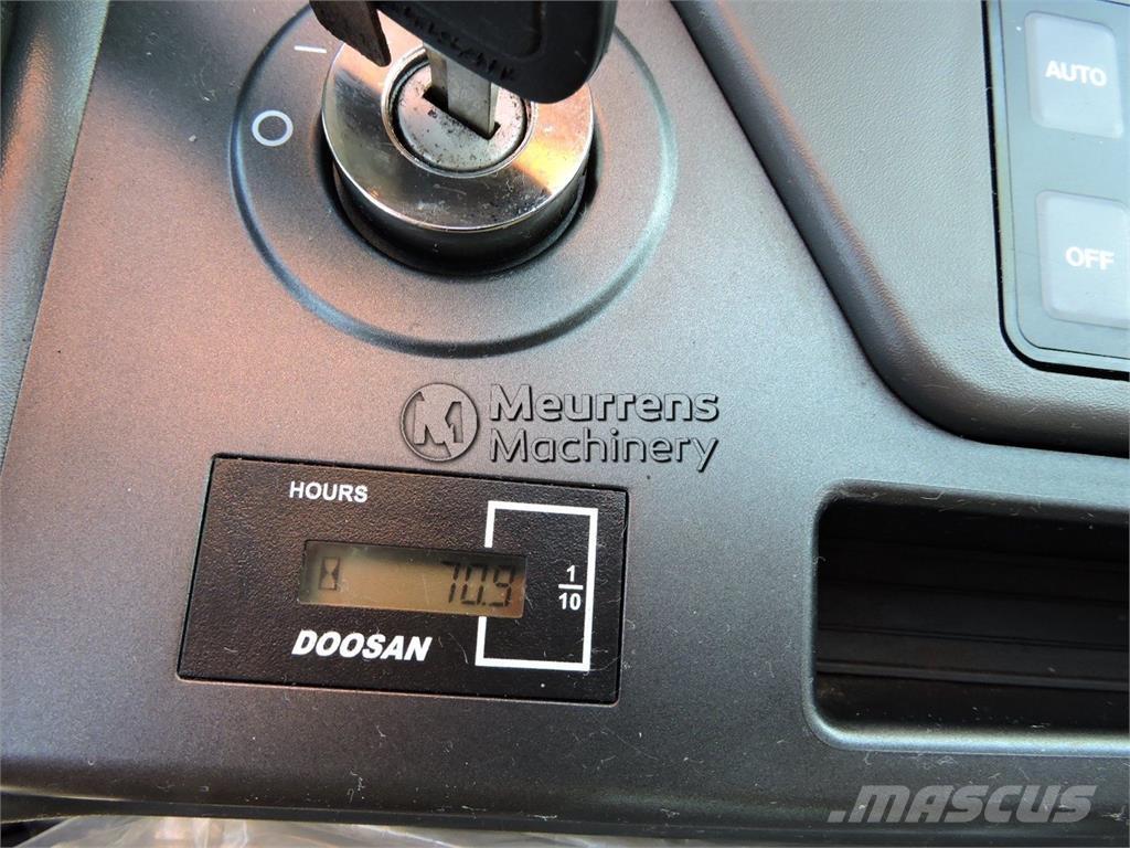 Doosan DX140LC Roomikekskavaatorid
