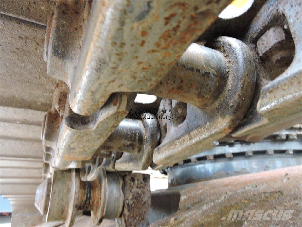 Komatsu PC180LX-7 Roomikekskavaatorid