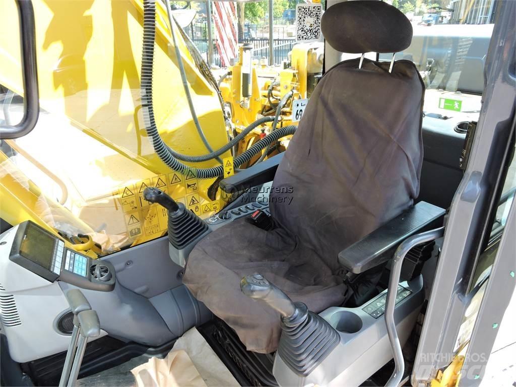 Komatsu PC210LC-10 Roomikekskavaatorid