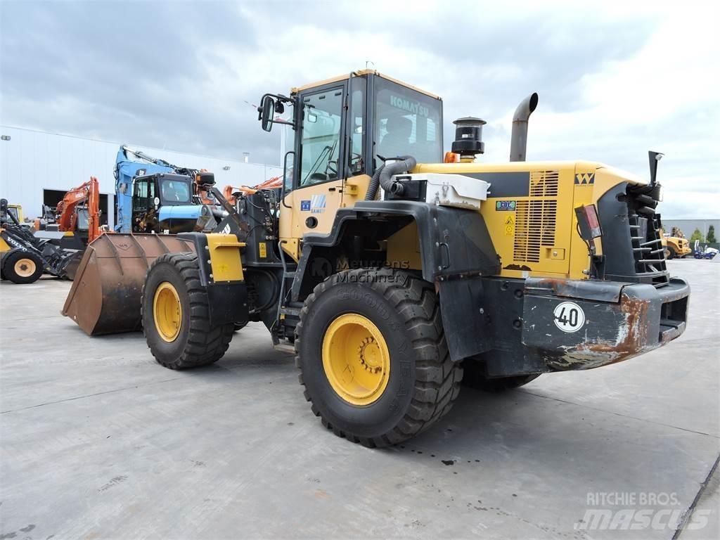 Komatsu WA320 Rataslaadurid