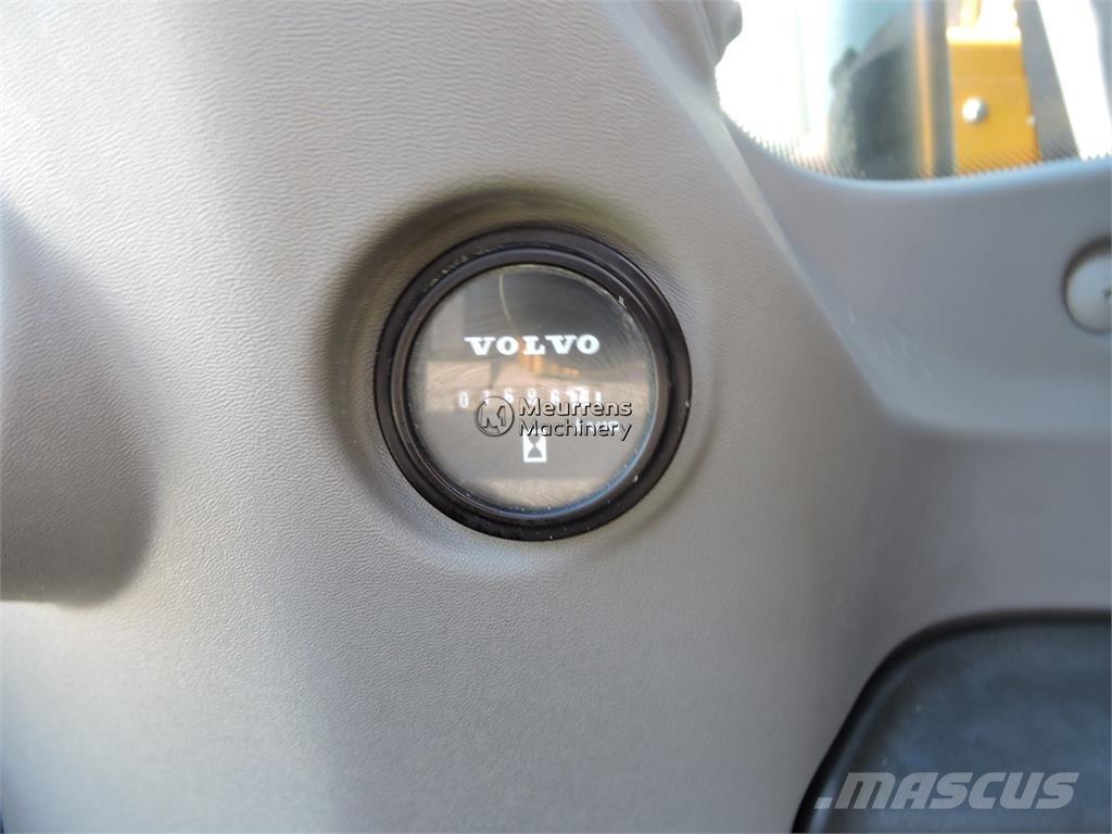 Volvo ECR235EL Roomikekskavaatorid