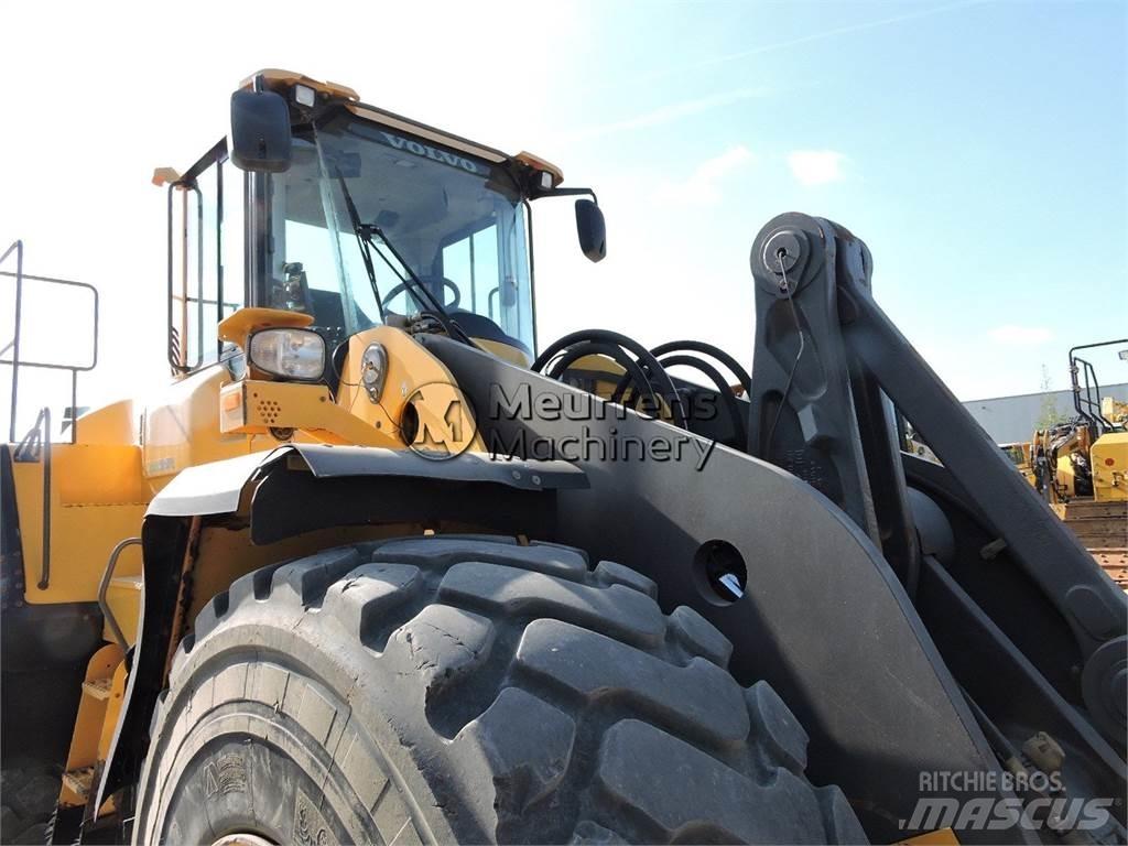 Volvo L220H Rataslaadurid