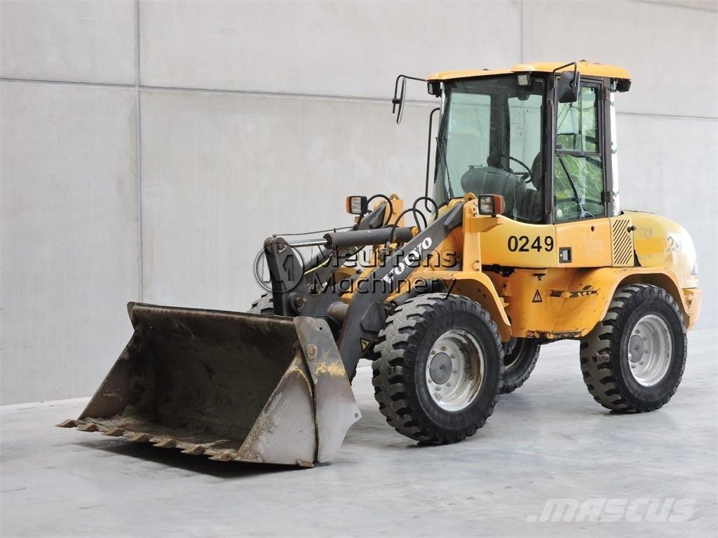 Volvo L30B Rataslaadurid