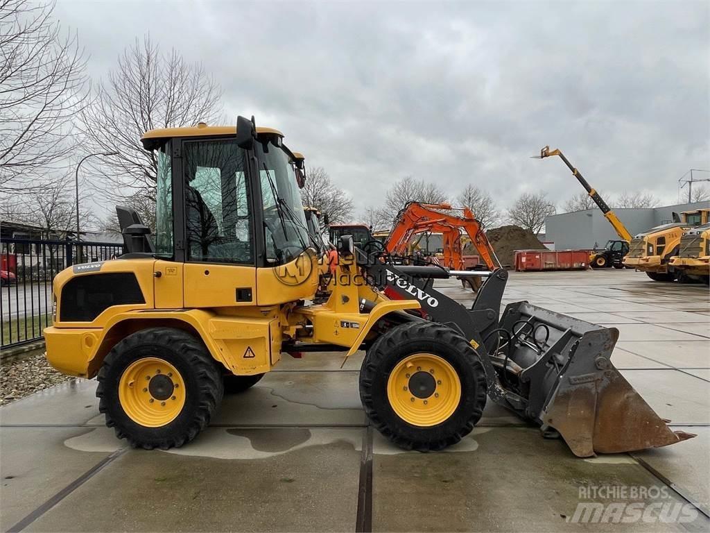 Volvo L30G Rataslaadurid