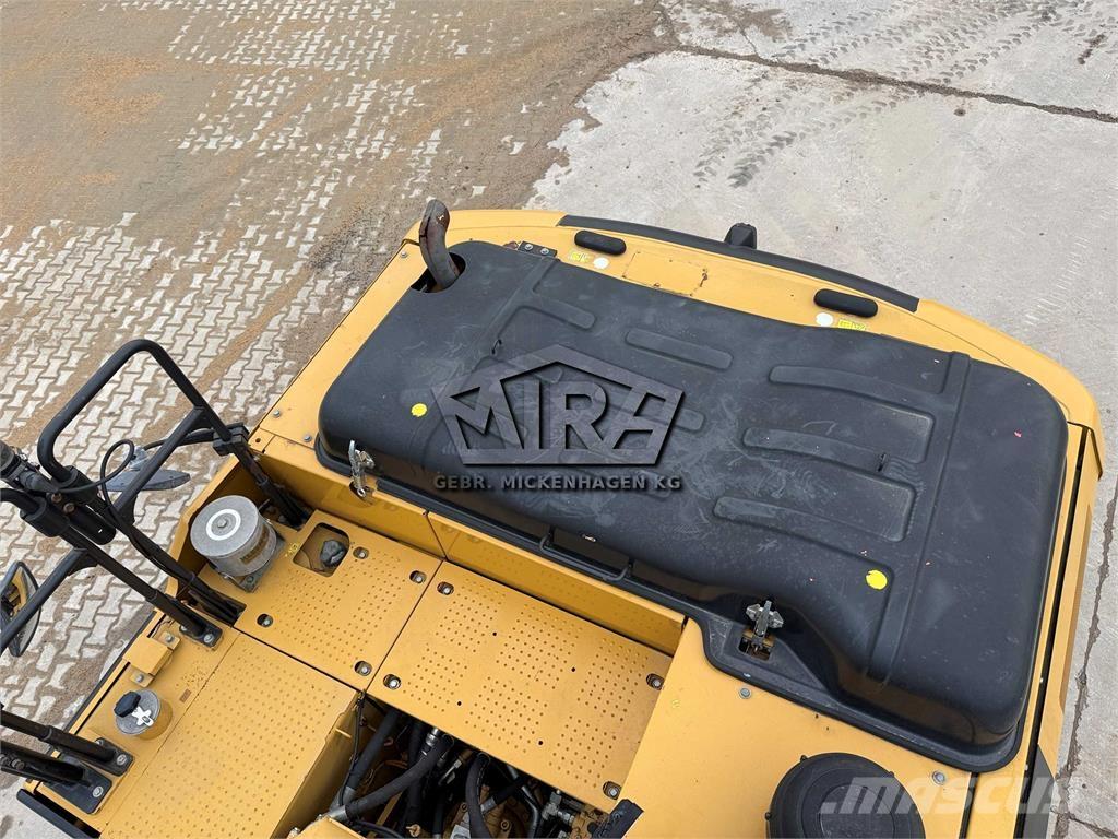 CAT 323 EL Roomikekskavaatorid