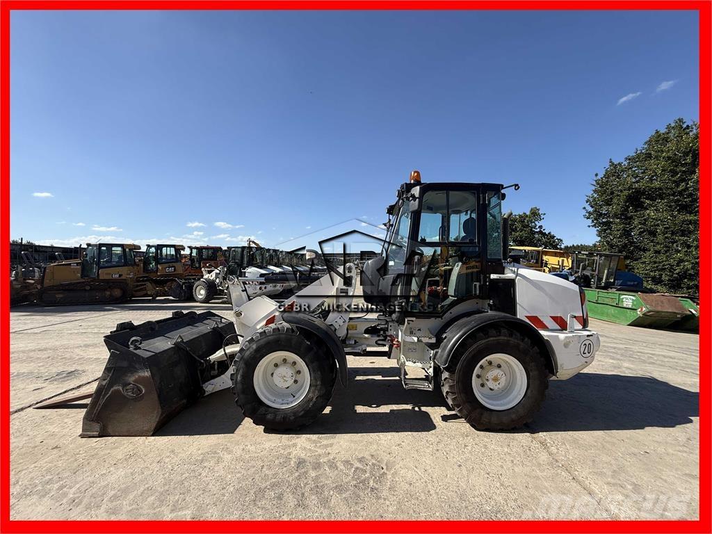 CAT 908 M Rataslaadurid