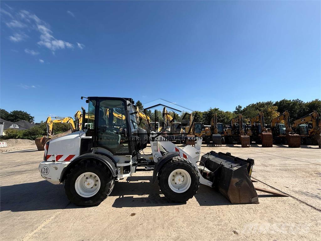 CAT 908 M Rataslaadurid