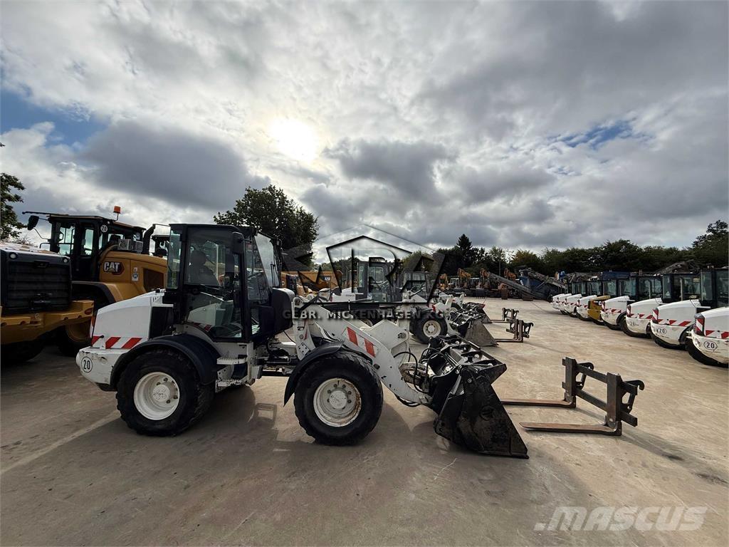 CAT 908 M Rataslaadurid