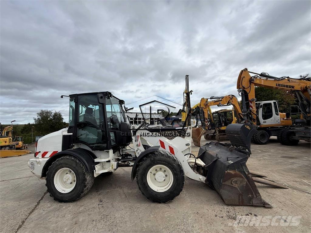 CAT 908 M Rataslaadurid