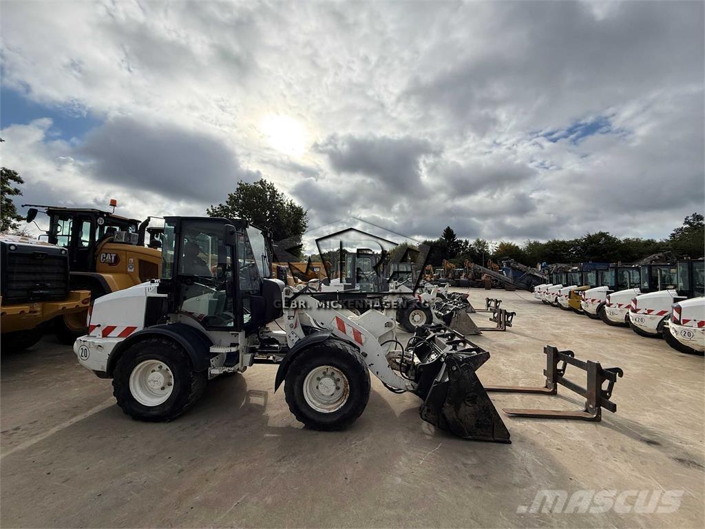 CAT 908M Rataslaadurid