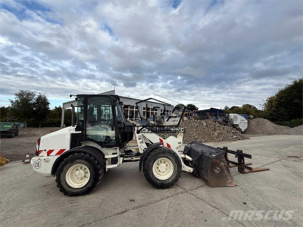 CAT 908M Rataslaadurid