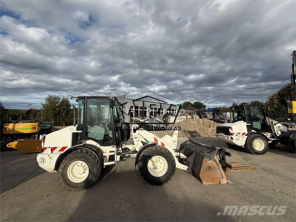 CAT 908M Rataslaadurid