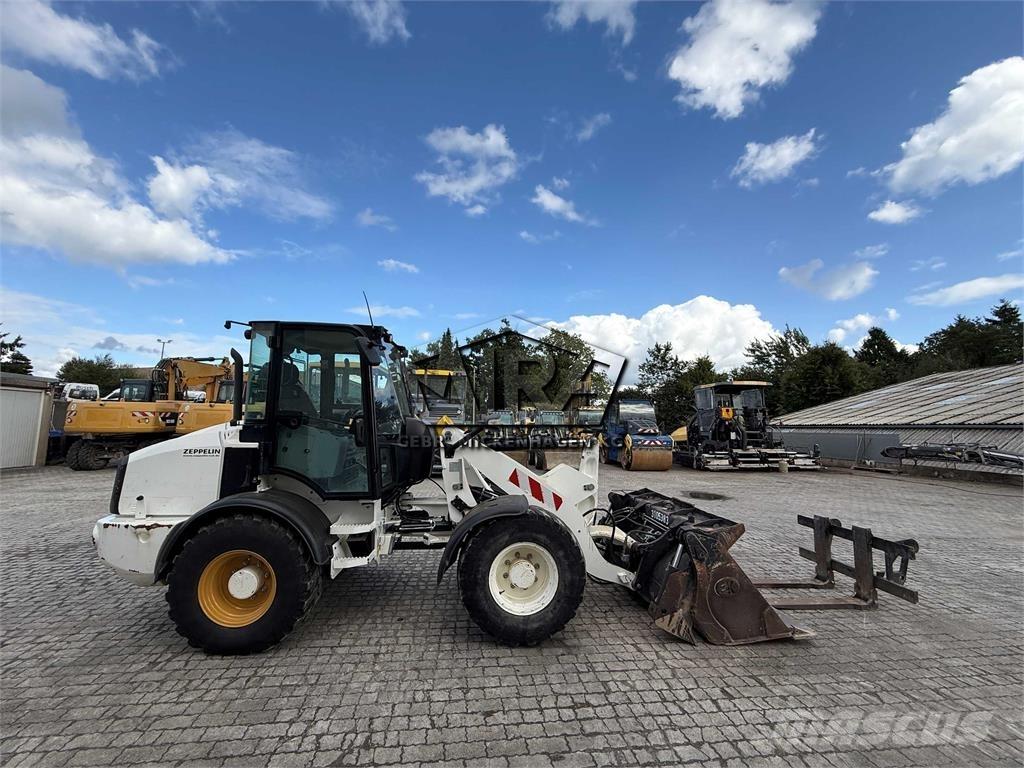 CAT 908M Rataslaadurid