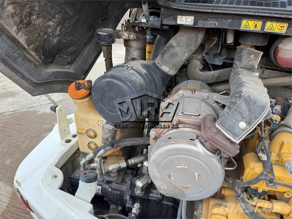 CAT 908M Rataslaadurid